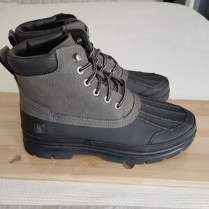 Bass  brand-new men's lace up ankle boot, color black/gray, size 9.5M.